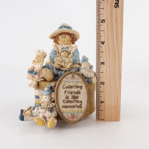 SAN FRANCISCO MUSIC BOX CO MUSICAL FIGURINE DOLLS HEART TUGS COLLECTING FRIENDS - Picture 12 of 16
